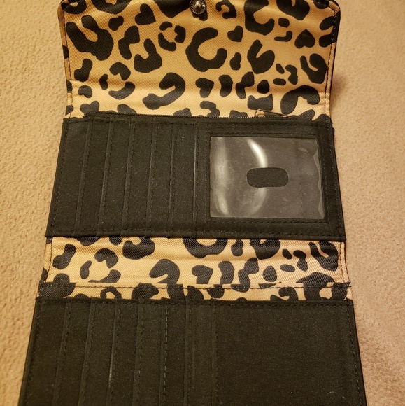 Jessica Simpson Print Wallet - Picture 2 of 5